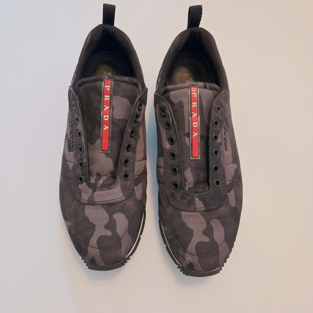 PRADA Mens Camo Gray And Black Nylon Slim Sport Sneakers Red Stripe Luna Rosa